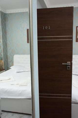 Отели типа «постель и завтрак» Villa Platinvm Предял Роскошный трехместный номер-3